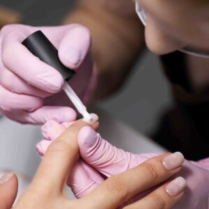 Esmaltado semipermanente de manos y pies